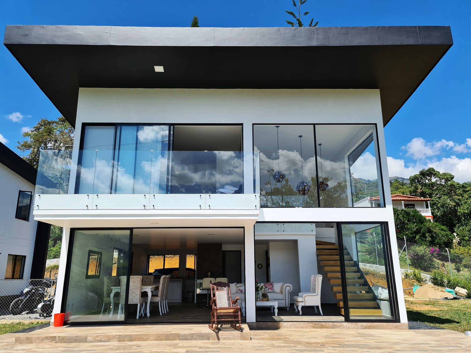 balcones flotantes, ventanas, puertas corredizas, fachadas en vidrio templado templex